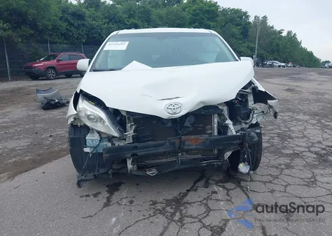 2011 Toyota Sienna из США, поврежденный, VIN 5TEDK3EC6DS003633